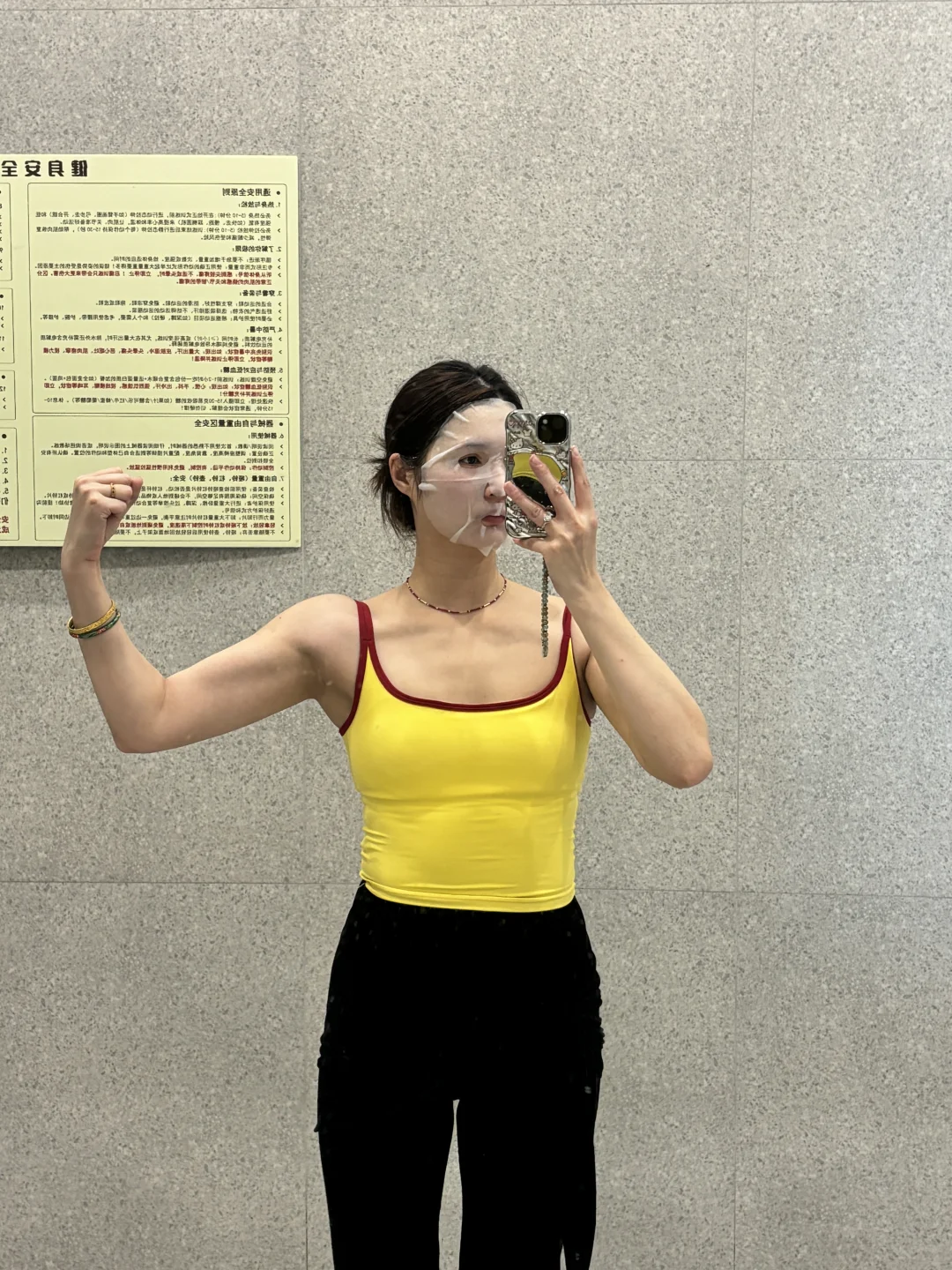 强壮的美丽女士，练腿练到颤抖
