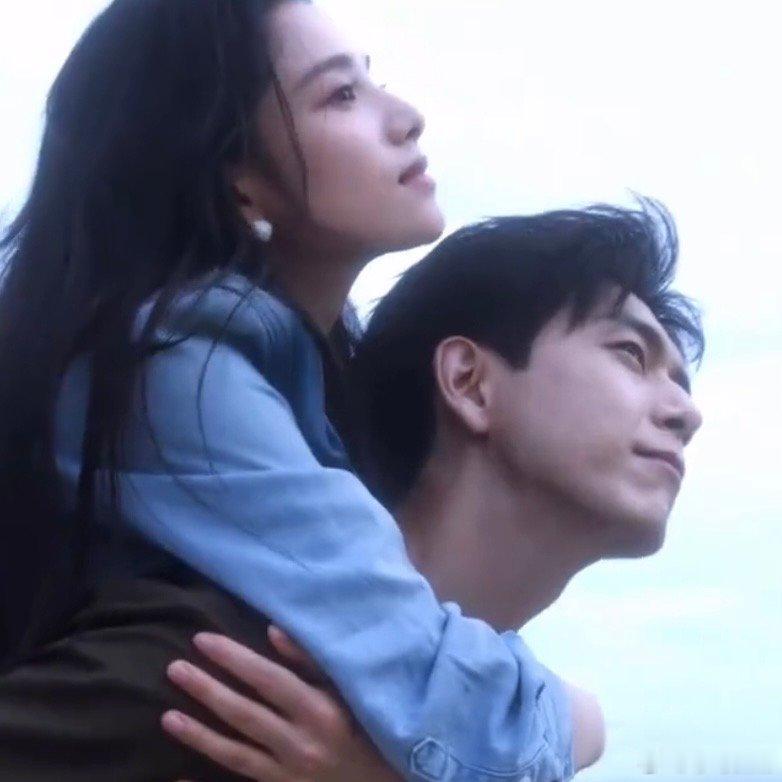 李现张婧仪的下颌线李现张婧仪这个面部轮廓 不挑光影、不挑角度，全靠优秀骨相撑住镜