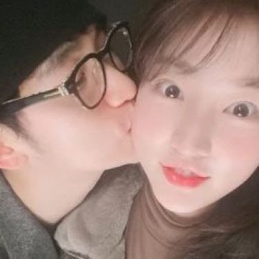 金秀贤公开亲吻照元数据金秀贤近期因公开与已故演员金赛纶的亲吻照元数据陷入舆论风波