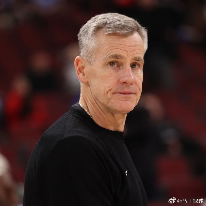 美记：北卡罗来纳大学预计将“全力以赴”争取比利·多诺万。 