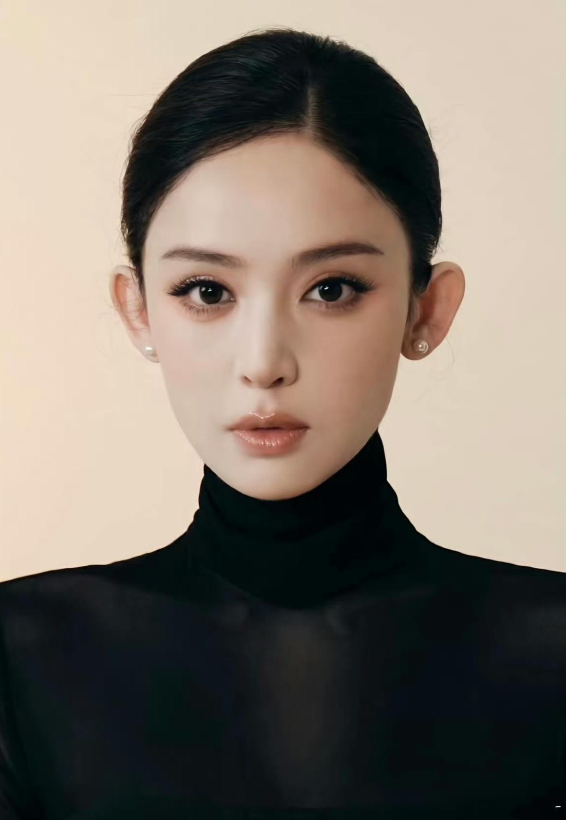 娜扎全名是古力那扎尔拜合提亚尔 都持续喜欢了1️⃣5️⃣年了！当然知道她叫什么！