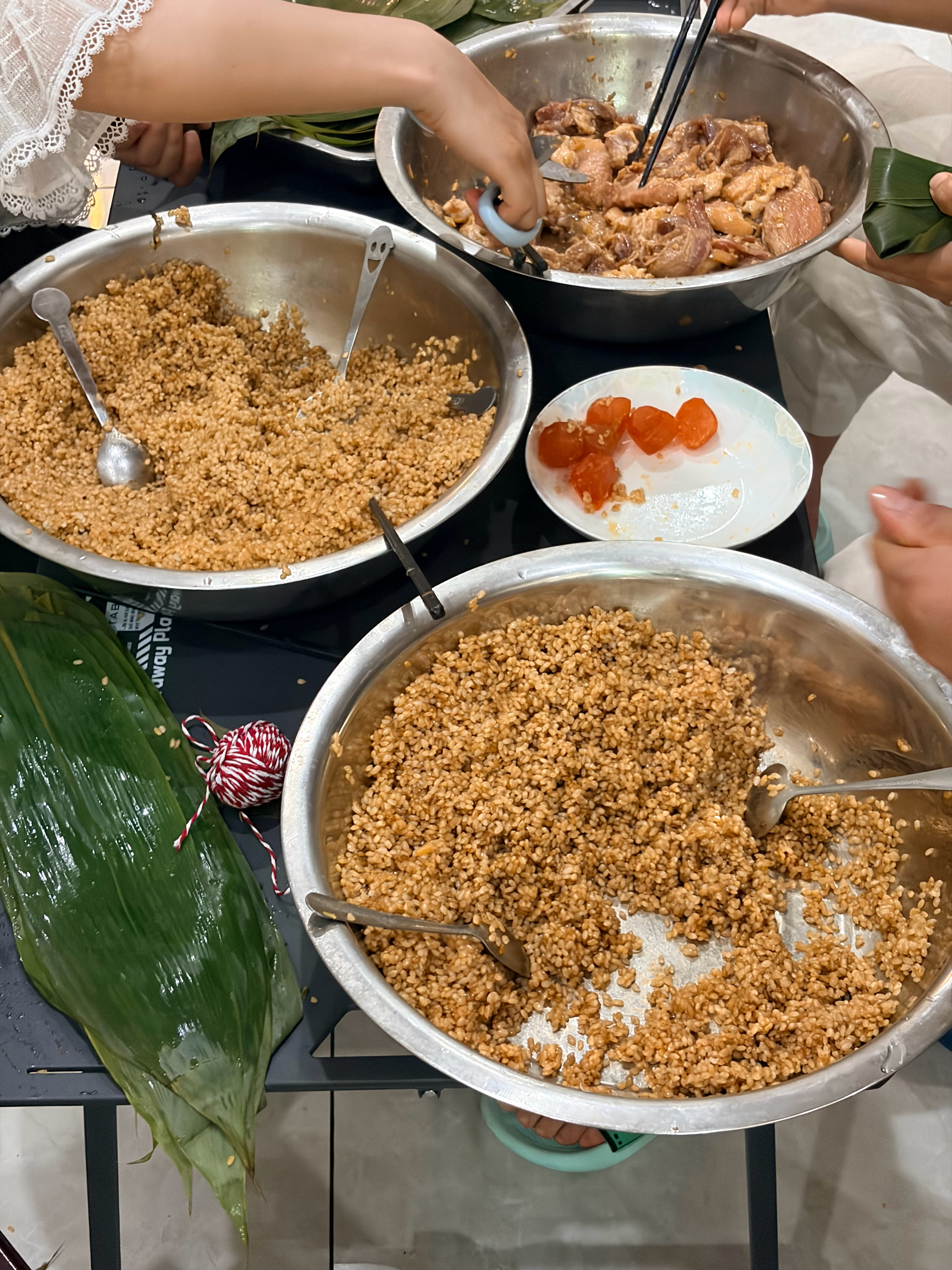 我是佩服那些什么都愿意自己做不嫌麻烦的人，你比如粽子，换成我要么不吃，要么直接买