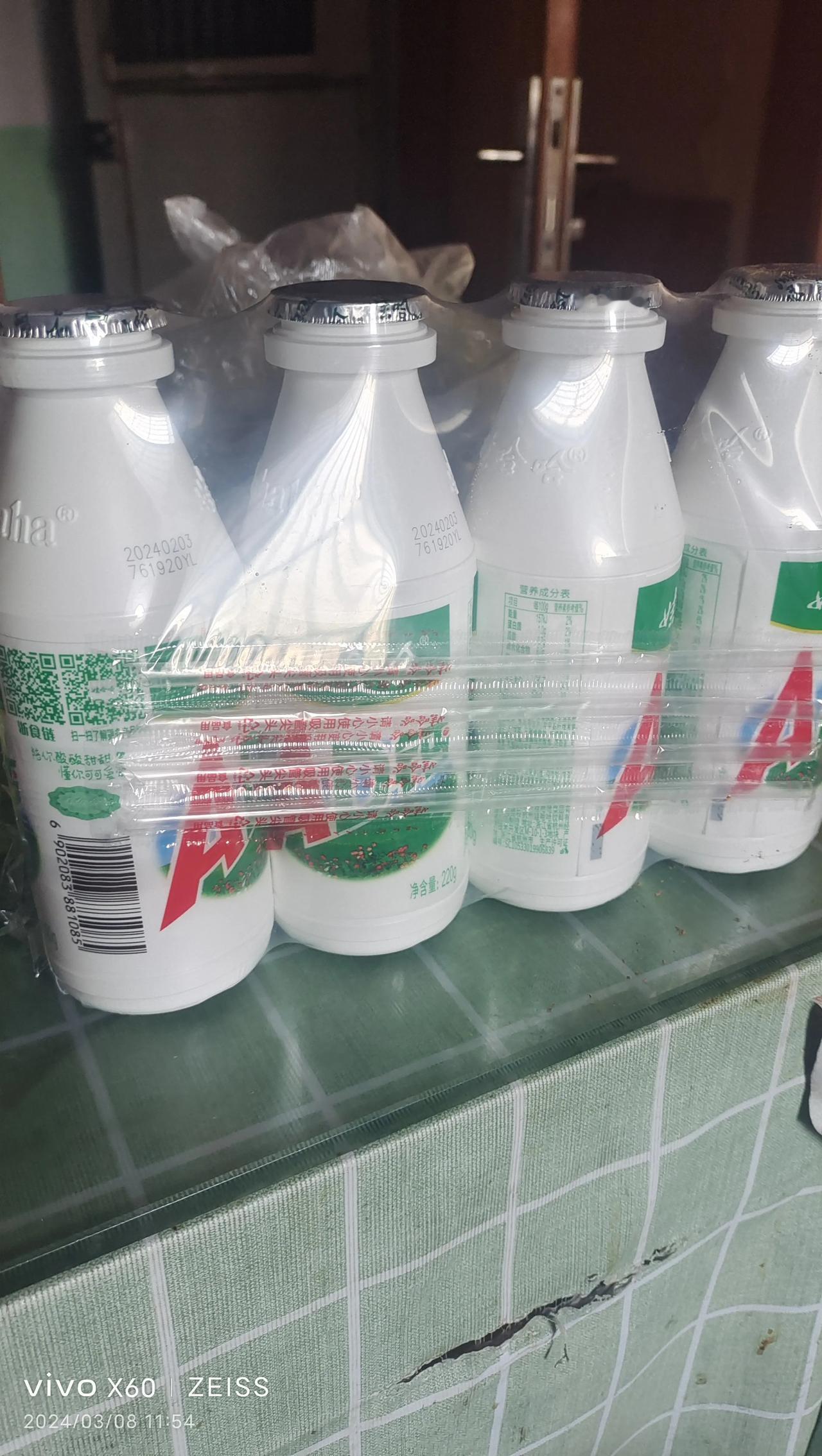 我买了一板娃哈哈AD钙奶，突然感觉自己高大起来了，有一种家国情怀，有了一种信仰。