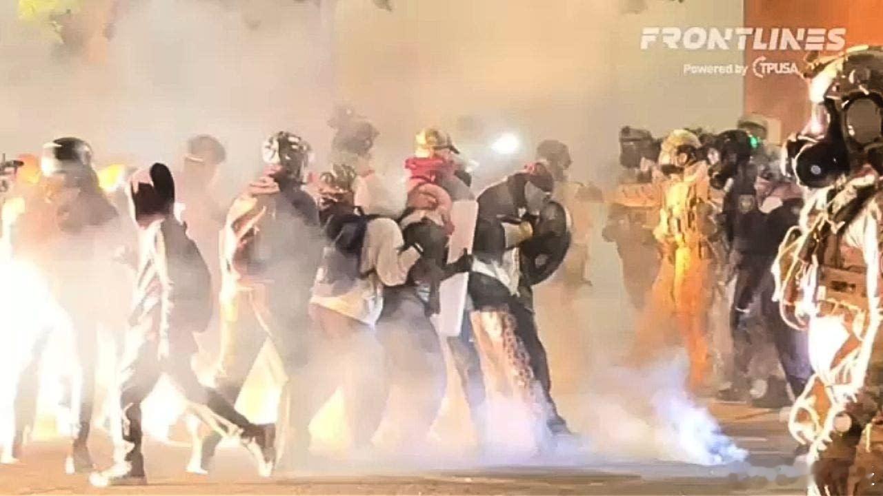 【特朗普突袭非法移民持续，各地冲突不断】——波特兰反ICE暴乱被联邦特工镇压（福