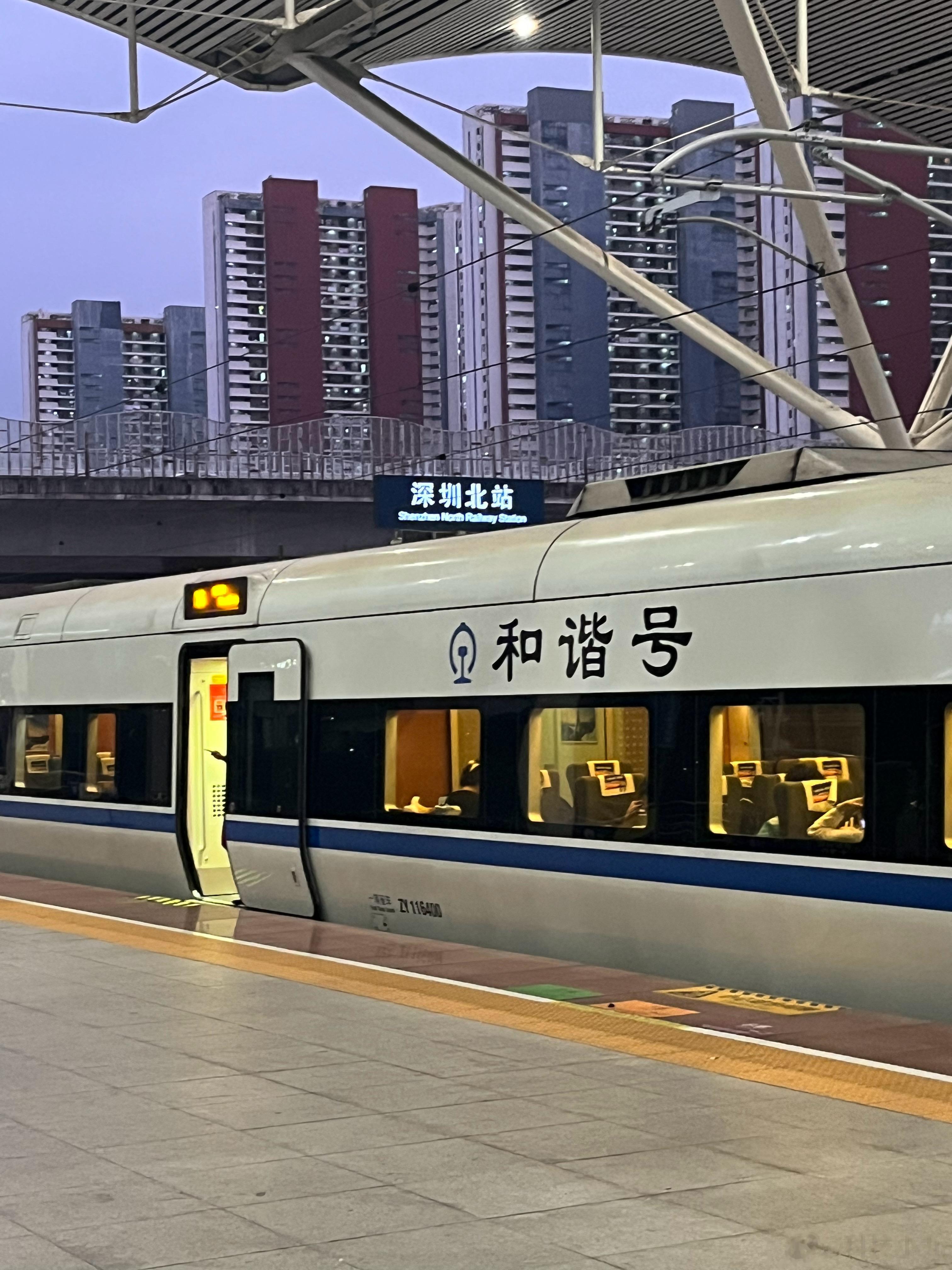 回深圳了，这几天假期过得还挺快的[苦涩]感觉都没干什么假期就没了，你们玩够了吗？