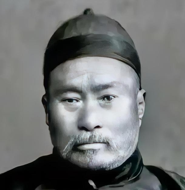 1885年，尚云祥路过京师护城河，见到一名拳师在河边练拳，一时技痒，与对方切磋，