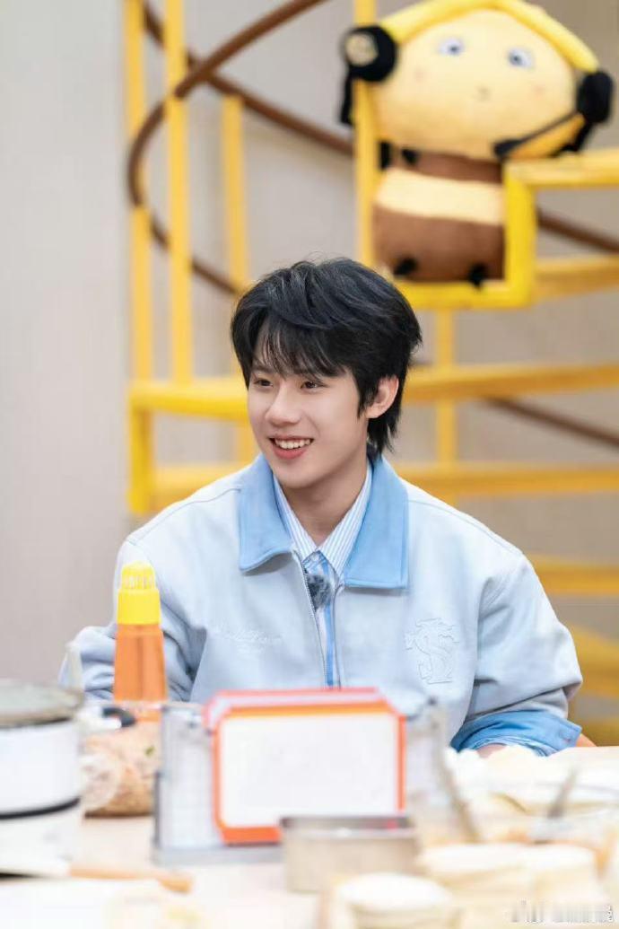 周奇说过了十五分钟就不想吃了周五晚高疯 周奇的发言朴实又真实💬，没有刻意造梗，