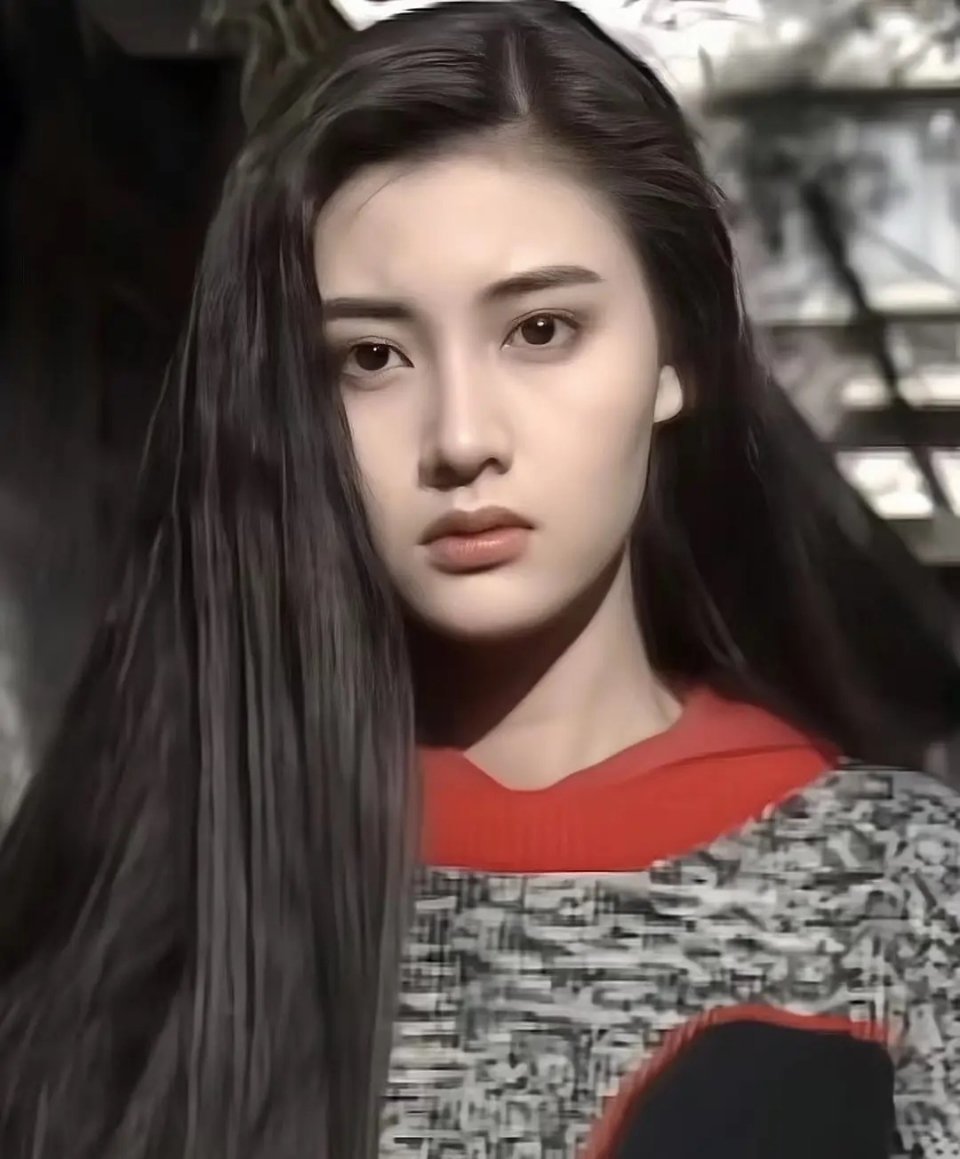 在你的审美里，李嘉欣关之琳谁才是真正的大美女 ​​​