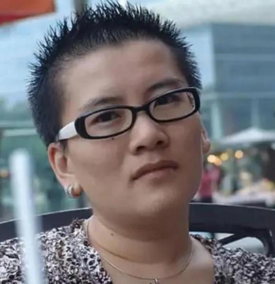 2005年，宁夏姑娘耿兰俊，做了国内首例“女变男”的手术，当手术完成后，他心中大