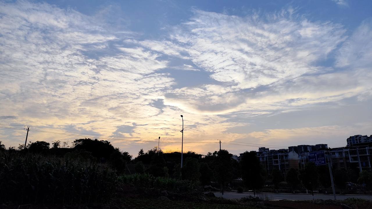 晒图笔记大赛又是蓝天白云的一天！分享自然风景照片