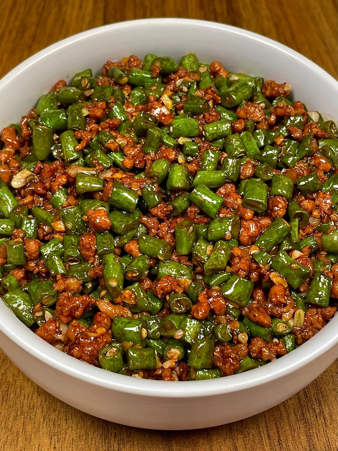 妥妥的一道下饭菜。巨下饭的肉末豆角！一出锅就香迷糊了。。 肉末豆角裹满...