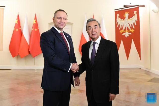 我们应该“感谢”波兰。如果不是波兰曾愚蠢地阻断中欧班列长达11天，中国的北极航线