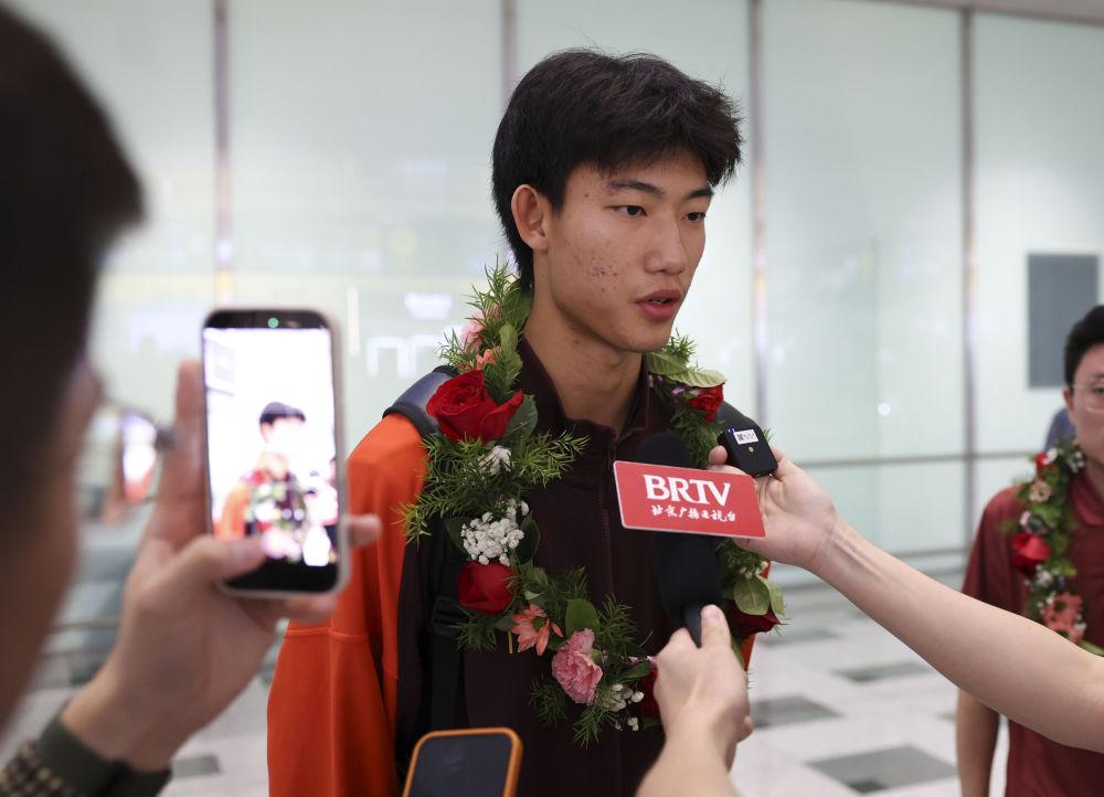 赵松源家长回信给宋凯
 
赵松源家长随后回信给宋凯，感谢他对自己孩子的厚爱与关怀