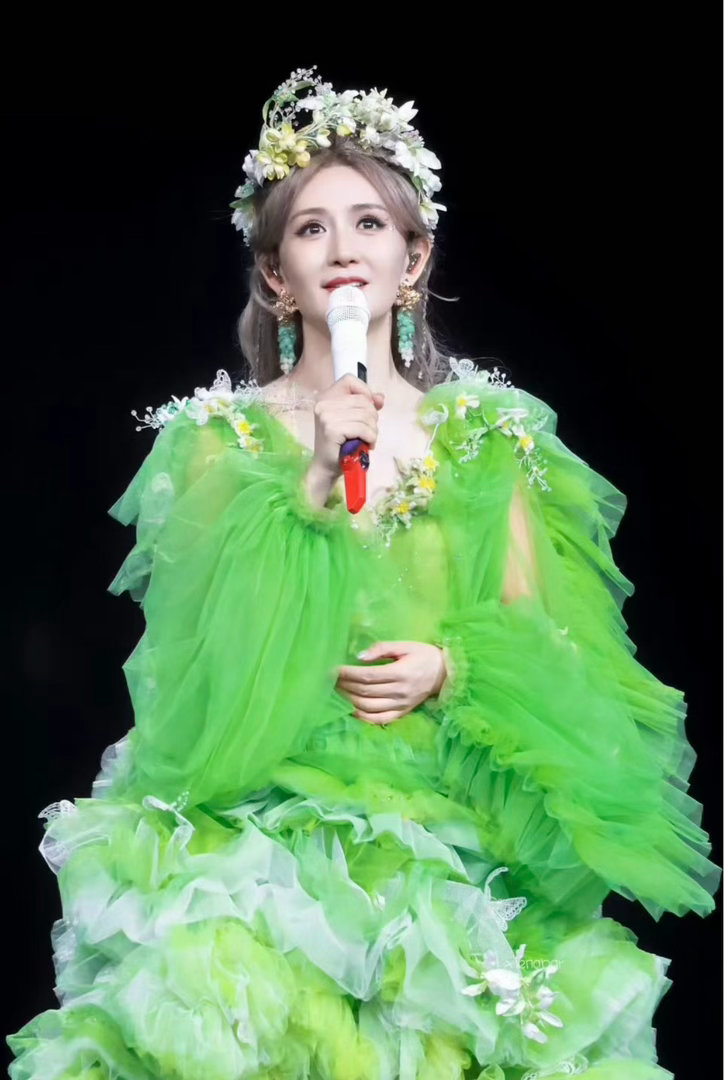 谢娜听到开演唱会的反应太阳女神的含金量还在上升🔝 ​​​