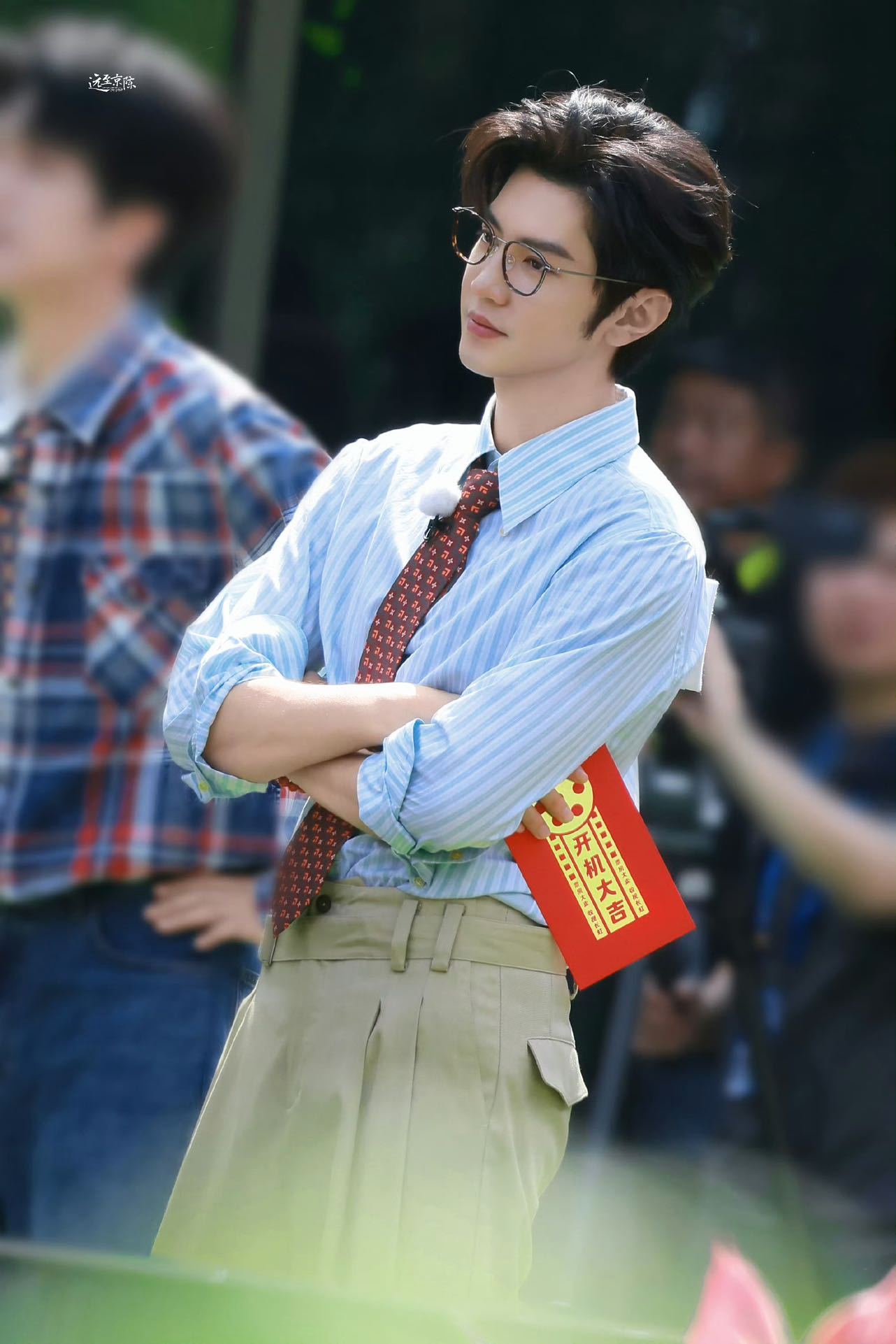 陈哲远民国学长造型陈哲远留洋学长造型奔跑吧路透陈哲远的民国学长造型适配度好高，浅