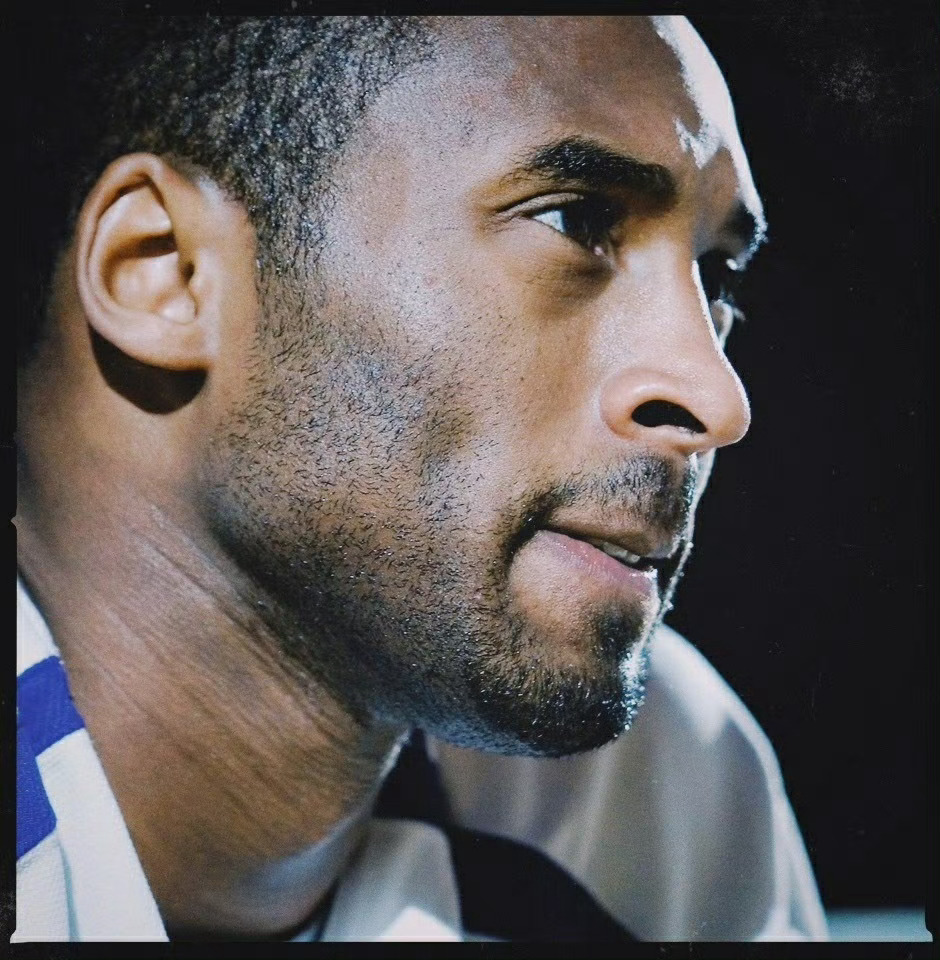 生活中会有黑暗的日子，那些日子里你会感到孤单，而那正是最需要希望的时候。无论希望