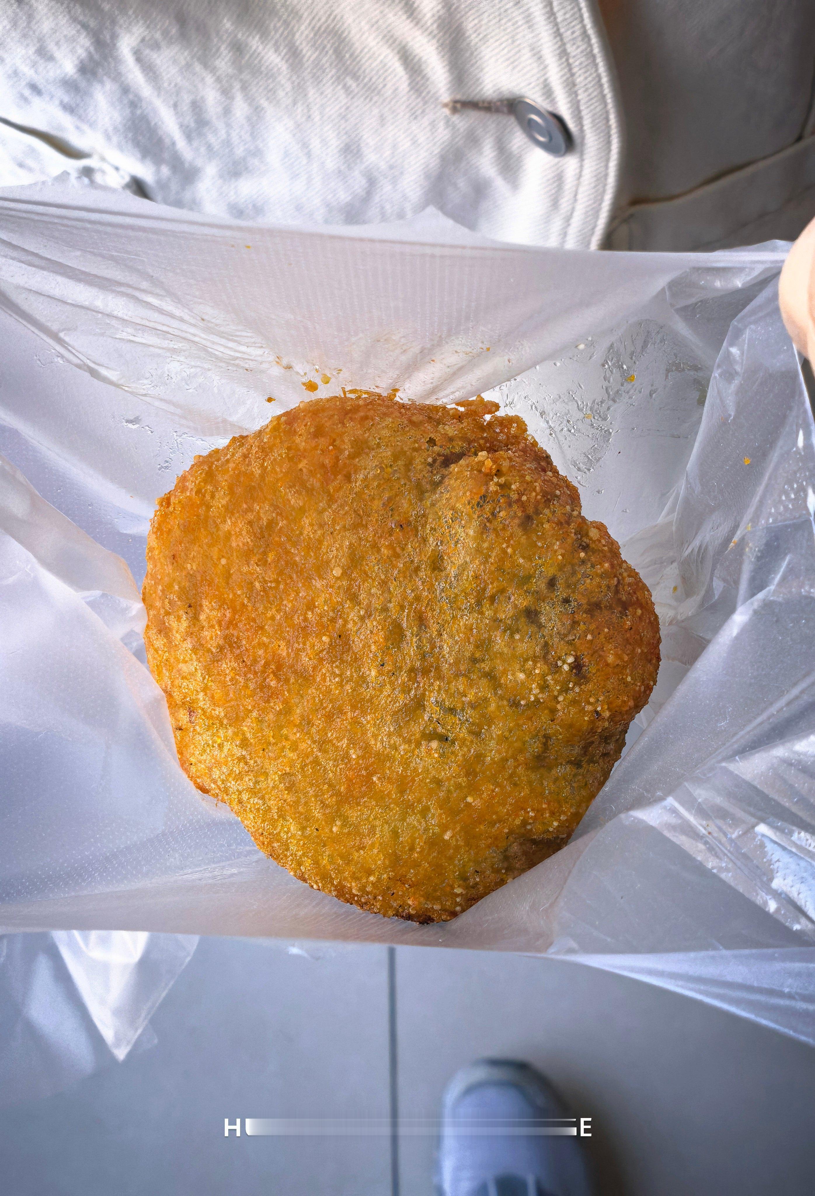 黄米炸糕 3块牛肉烧饼 3块还真好吃 所以排队是合理的 廊坊·大厂
