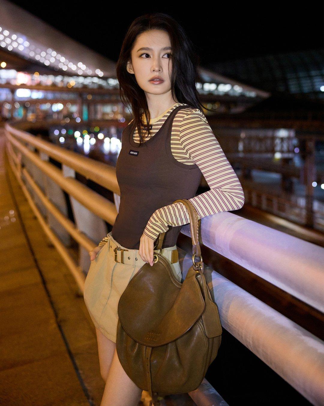 李沁miumiu拍的好高级，期待时装周[送花花] ​​​