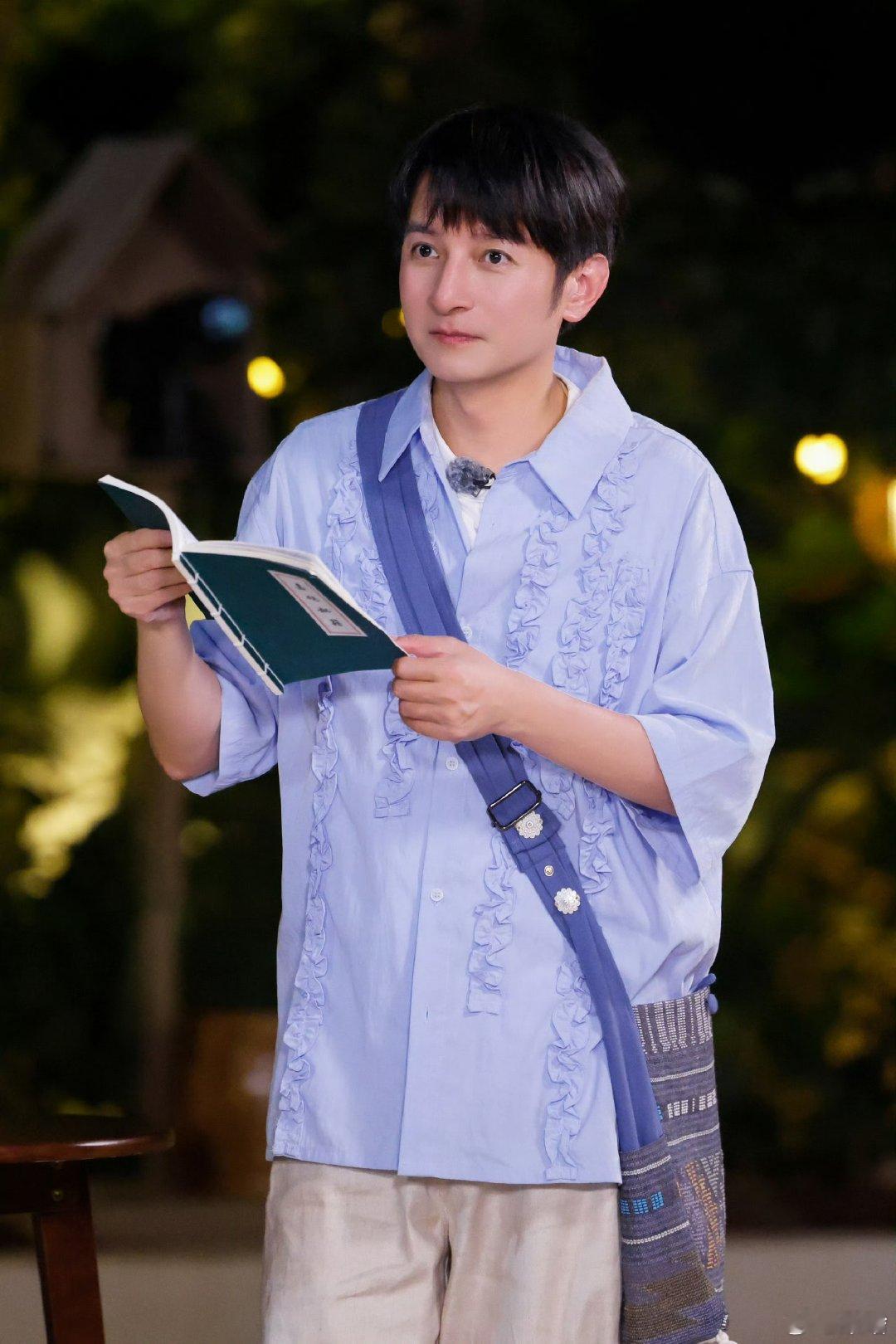 黄子弘凡骗五旬老人维嘉嘉哥满心信任地发问，结果黄子弘凡随口编造谎话，恶作剧玩得不