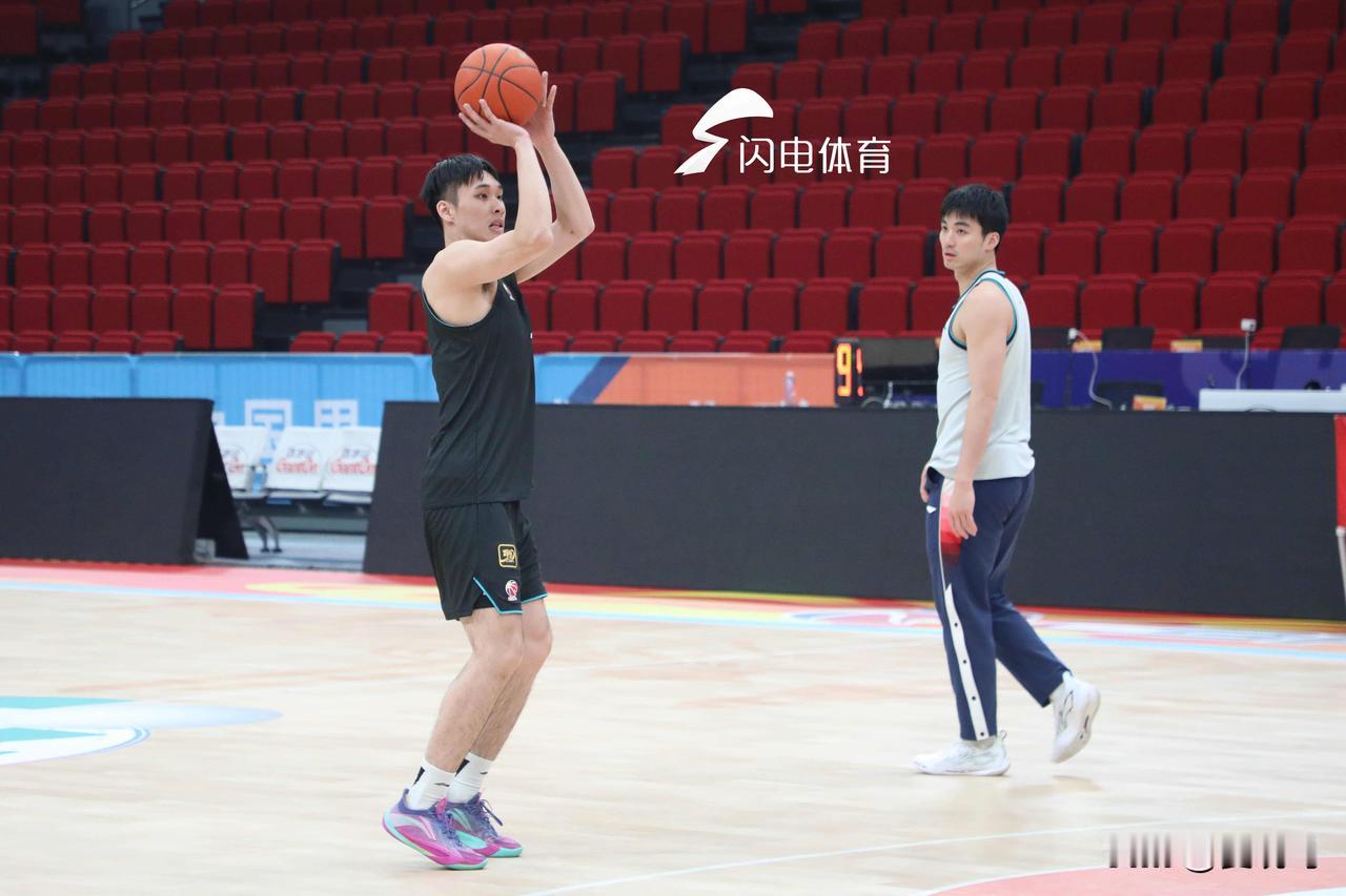 山东高速男篮在主场击败山西队，无论对手是否缺兵少将，这场胜利都显得尤为珍贵。
在