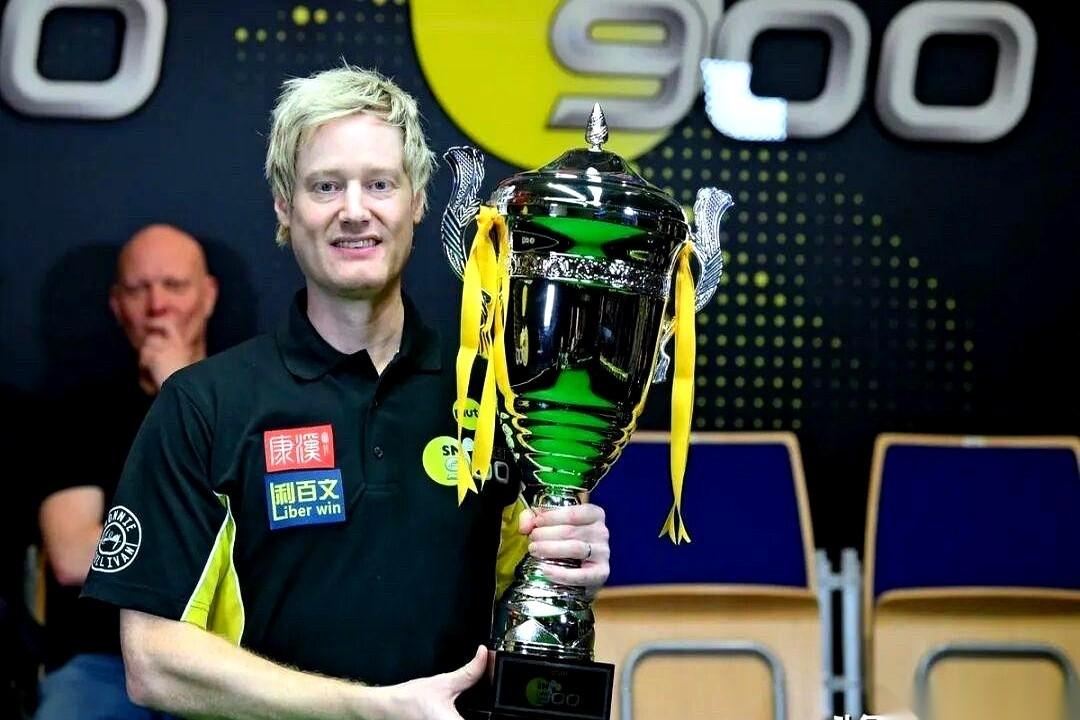 笑死，听说有个新比赛，连咱们球员肖国栋的名字都给印错了。
也难怪一堆人上网吐槽，