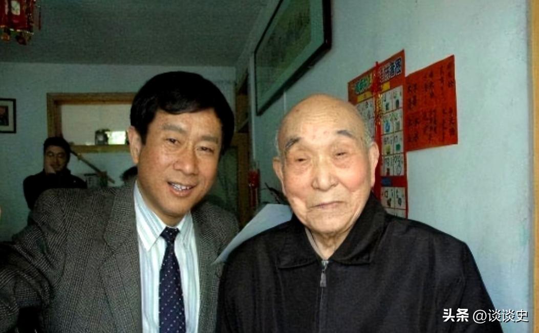 1937年，山东一个老太把一个晕倒的日本鬼子拖回了家，人刚放下，老太太就对儿媳妇