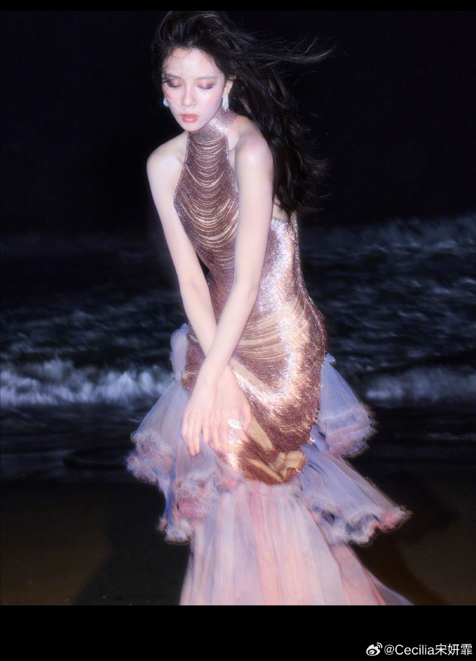 宋妍霏人鱼公主 人怎么可以美成宋妍霏这样啊~来看人鱼公主咯 ​​​​
