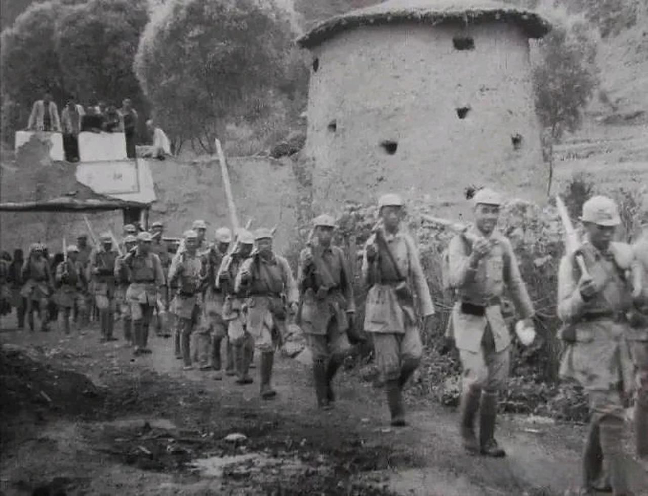 1938年，陕军伏击了日军一辆卡车，当众人爬上车厢后，顿时傻眼了，一个战士忍不住