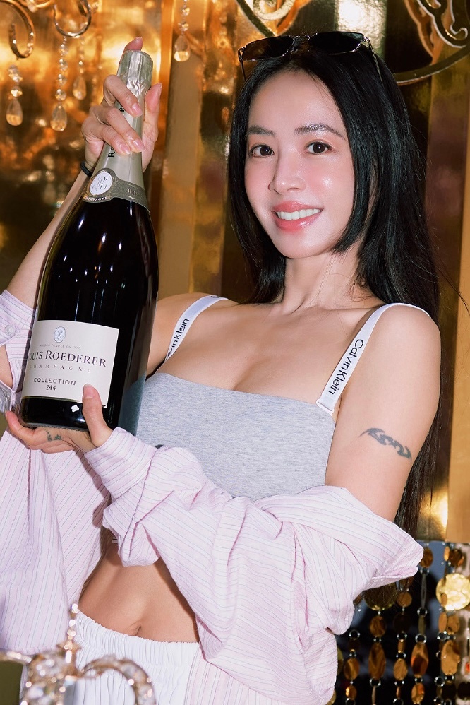 今天这组蔡依林过于美萌了…美萌最佳代言人🥵🥵 马甲线太漂亮了😻 