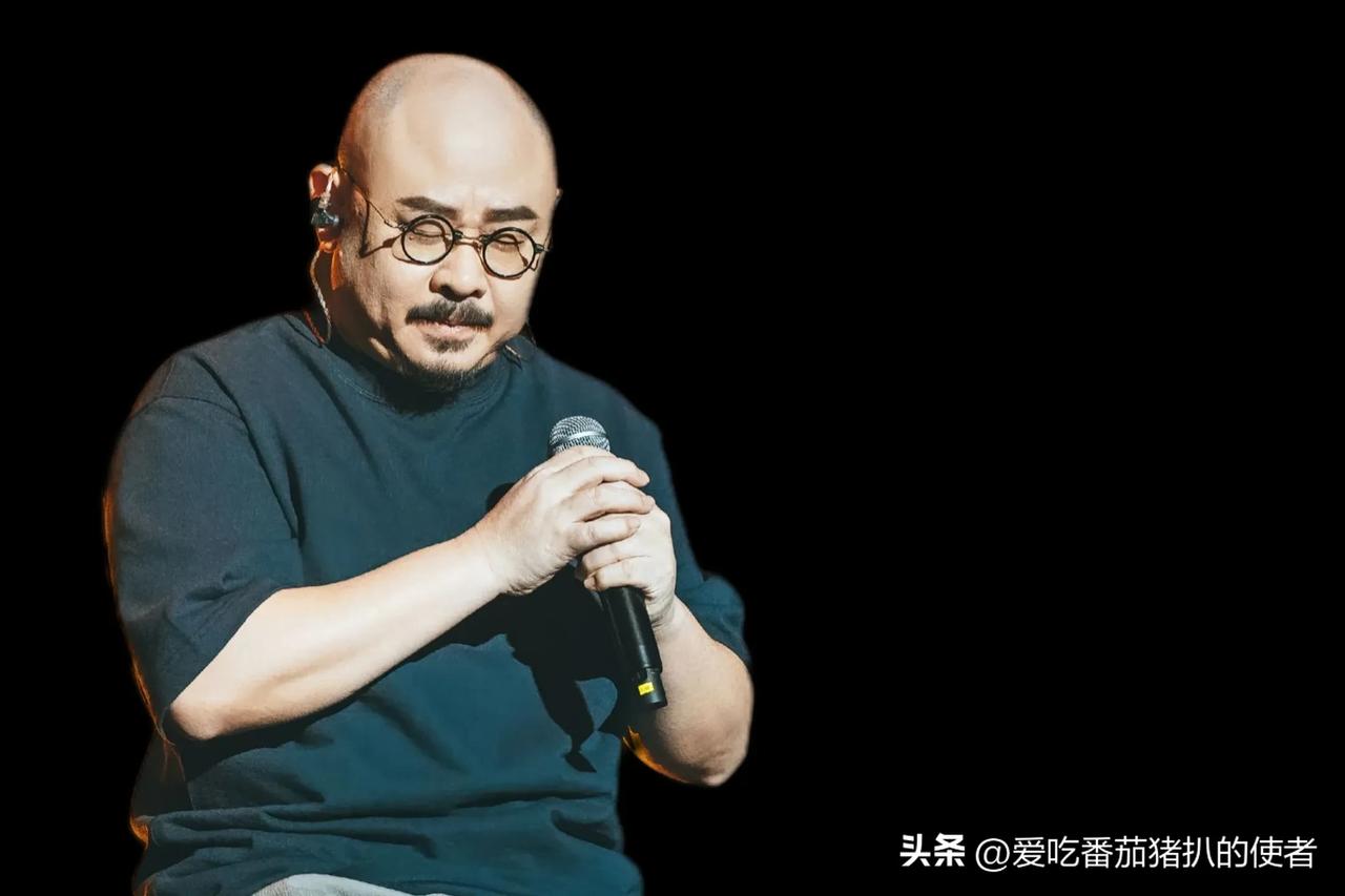 刀郎是否会在演唱会收官后隐退很难说。他的巡演安排很密集，一个月要走三个城市，每个