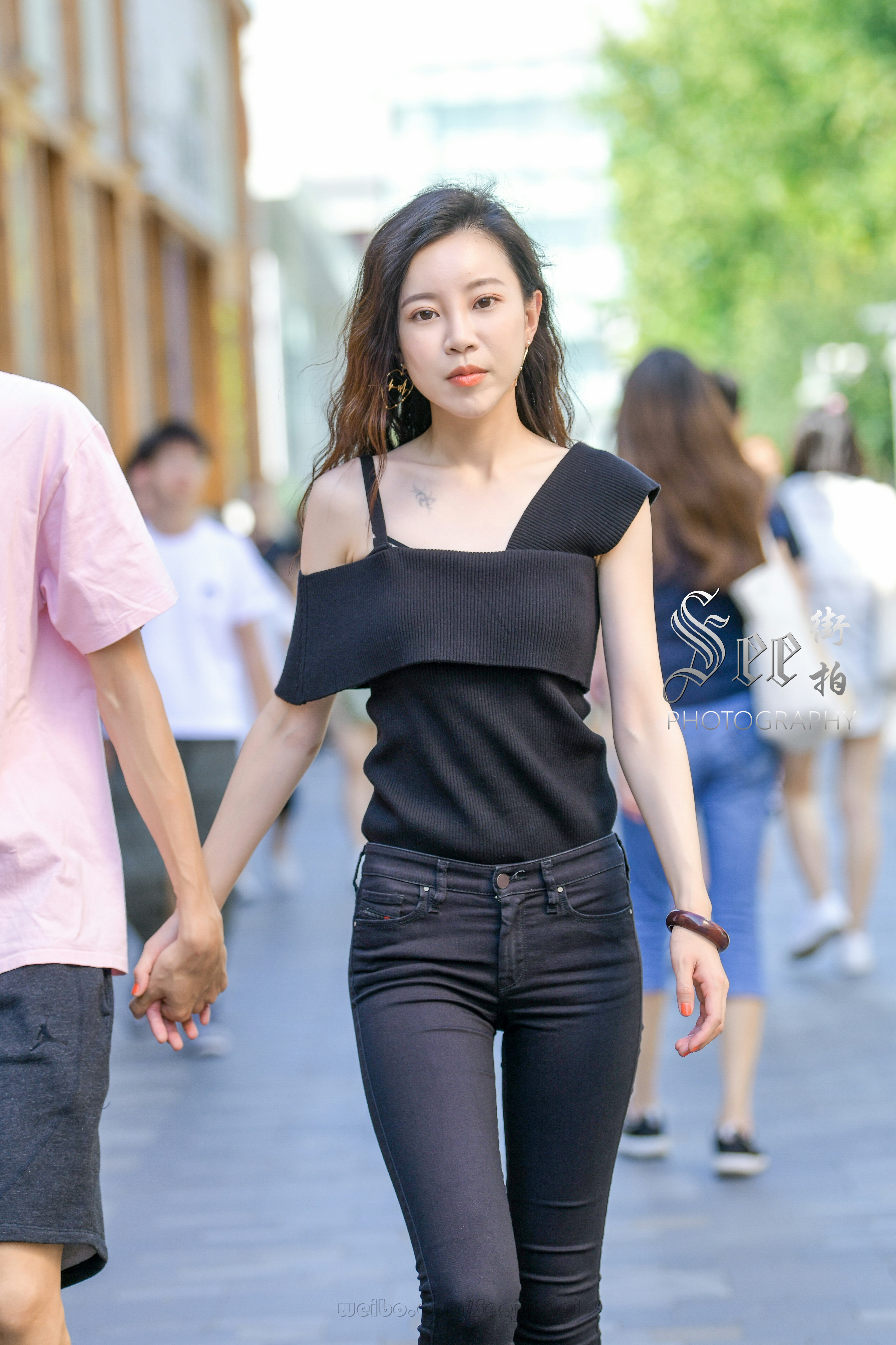 骨感气质黑色系搭配小姐姐~~ ​​​