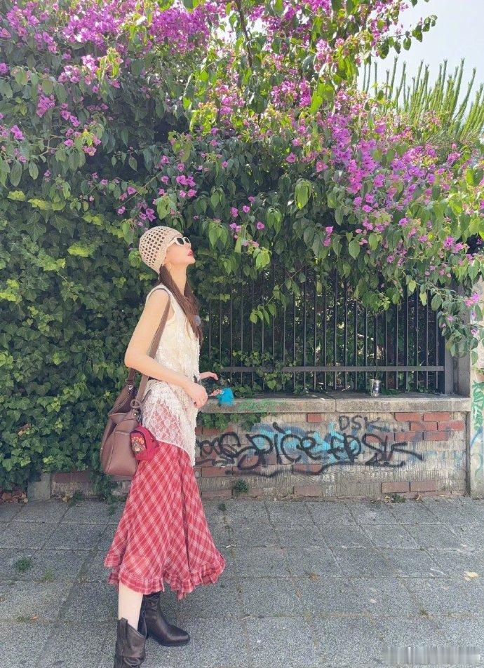 李一桐发了女推团合照 看到李一桐晒的女推团合照瞬间被治愈！姐姐妹妹们的快乐藏不住