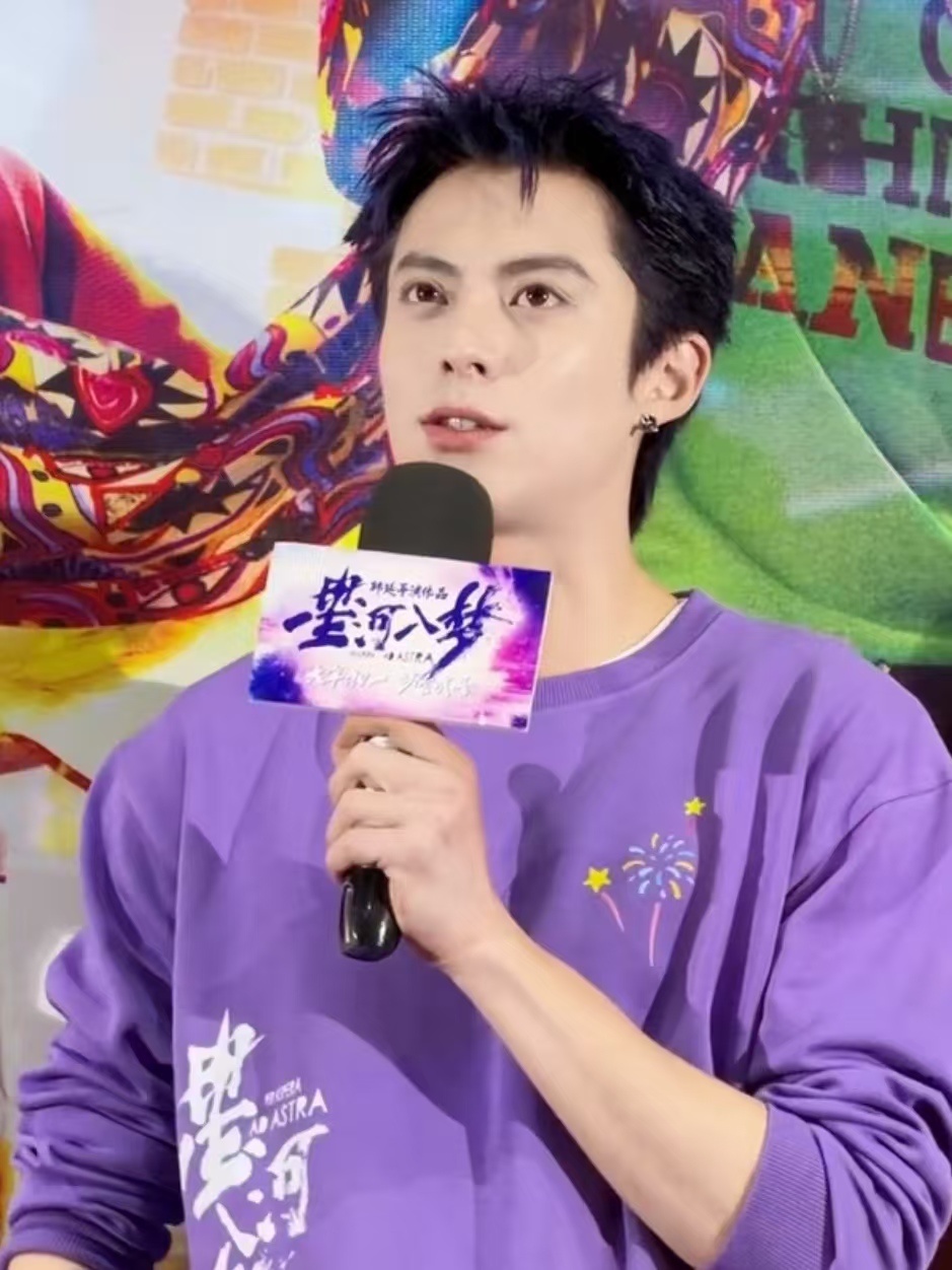 王鹤棣被小朋友夸得心都要化了 谁能扛得住小朋友的直球夸奖啊！《星河入梦》重庆路演