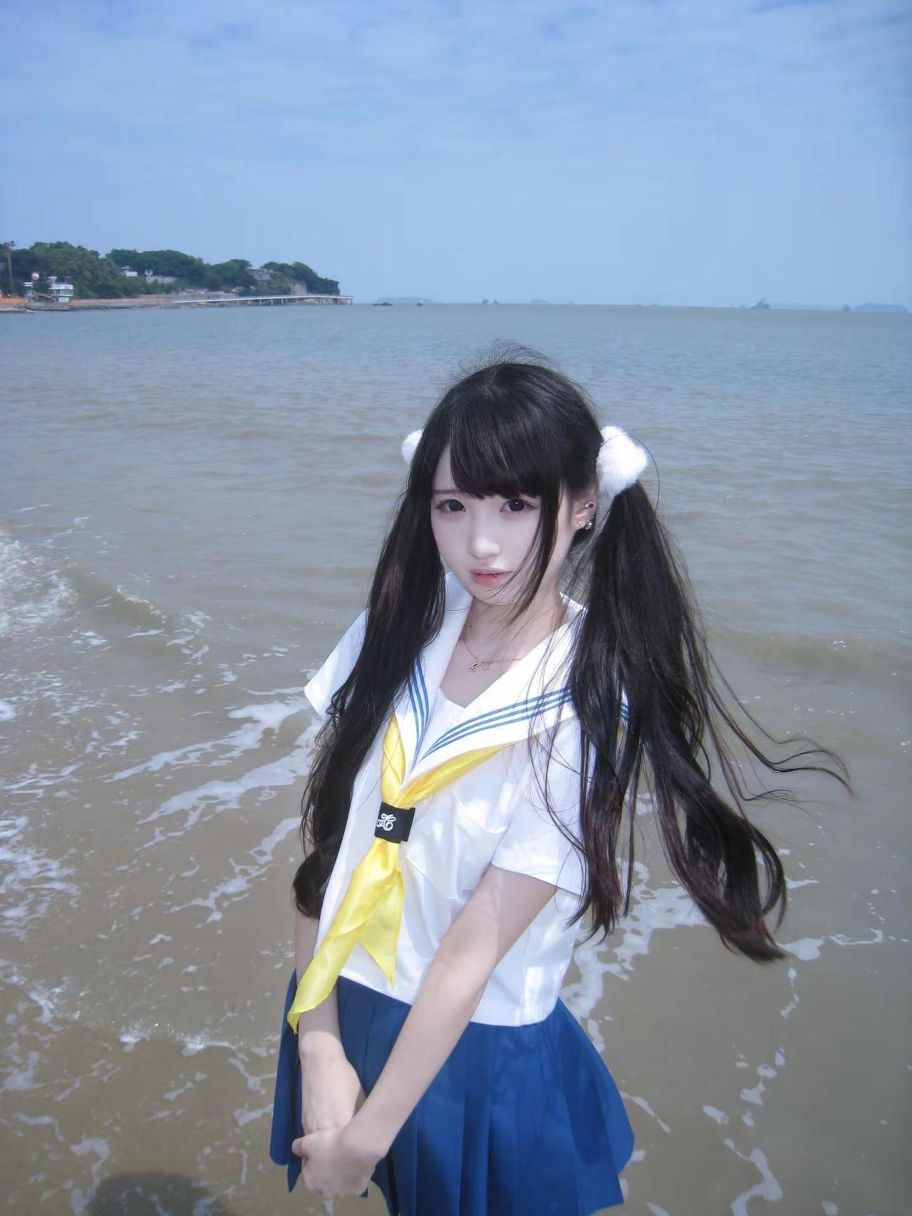 蓝三本就这么美萌！海边出片