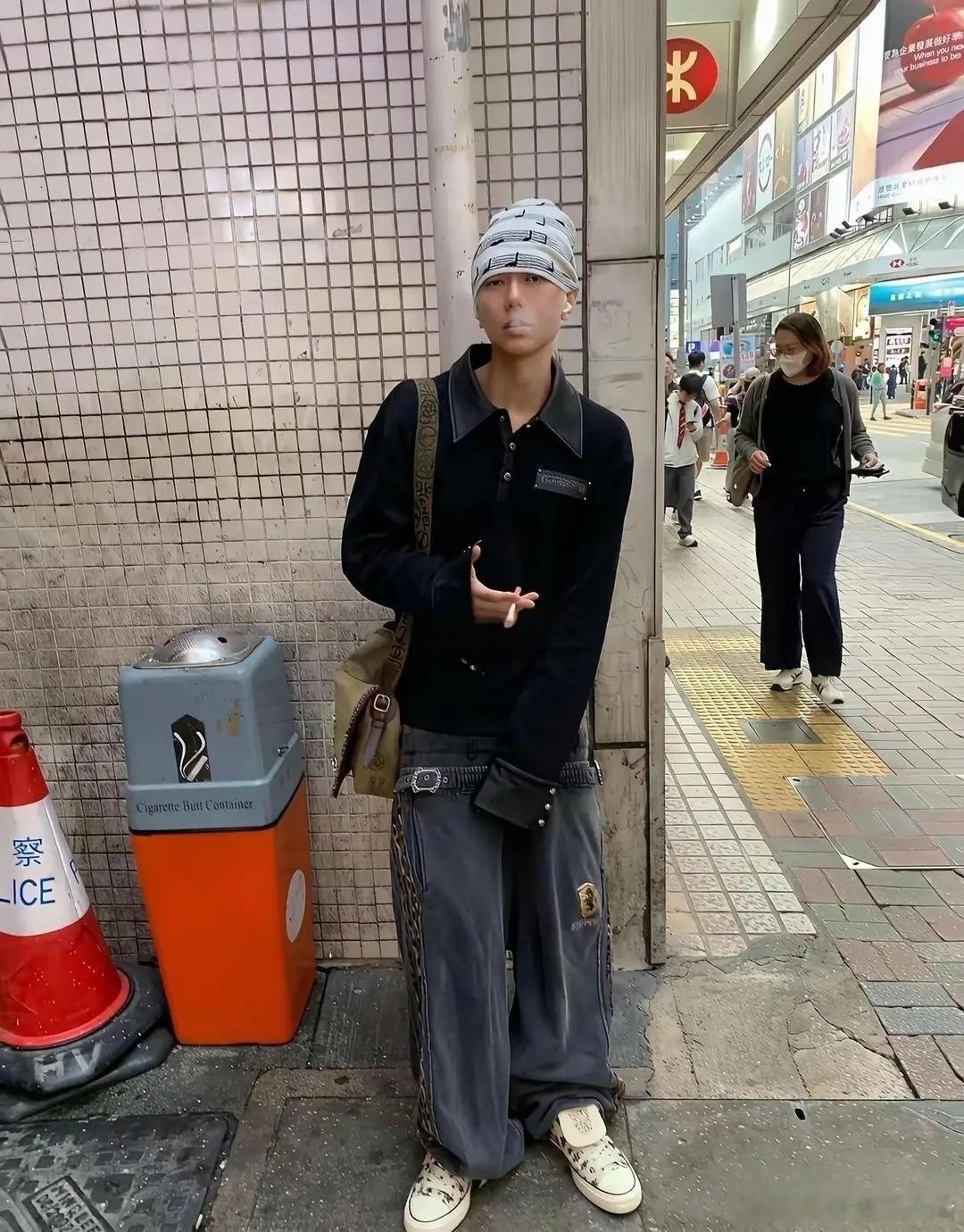 不懂就问！香港的穿搭都这么时尚吗？裤子穿一半。