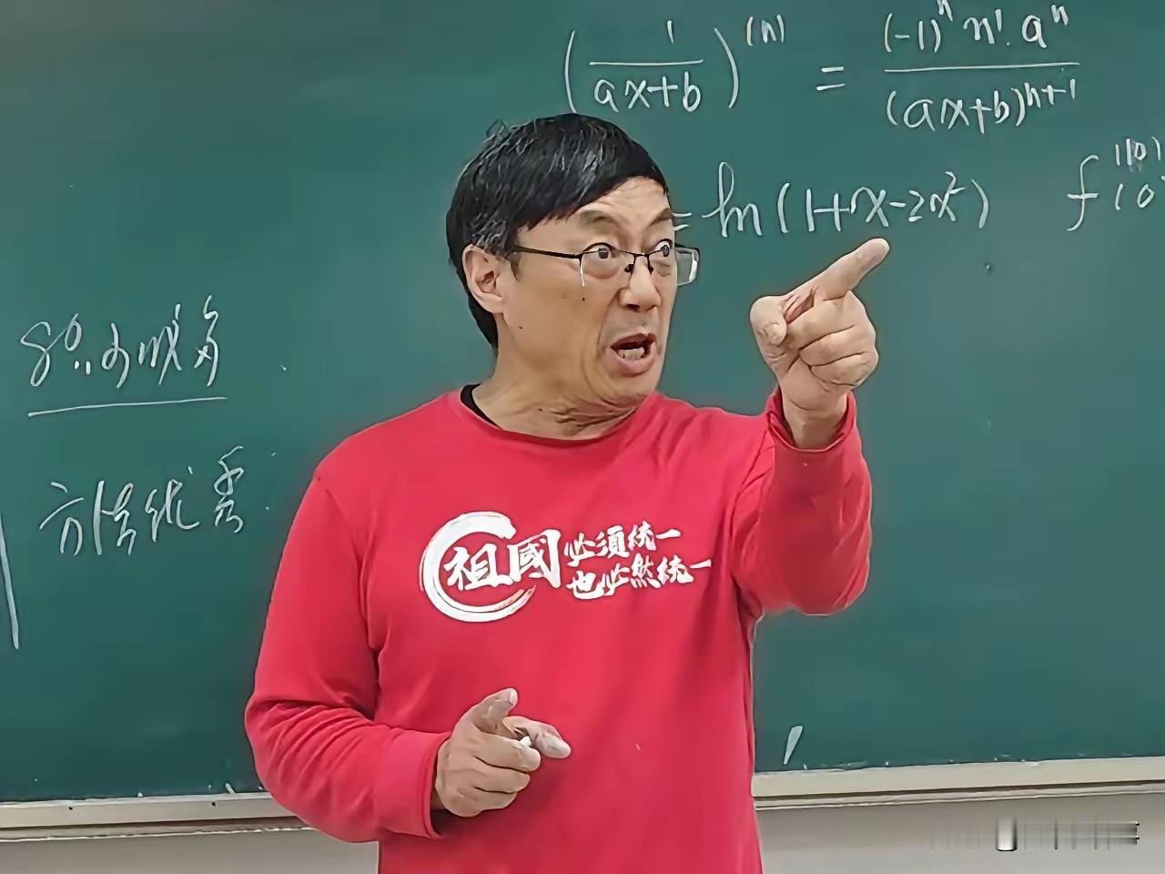 胡锡进虽然有些滑头，
但是他不害穷人，
不随意对教育发表言论，
我们现在的基础教