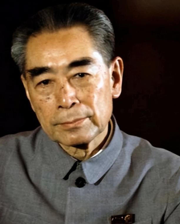周总理逝世后，由韩宗琦负责为其穿寿衣，可当韩宗琦接过卫士们递过来的寿衣后顿时生气