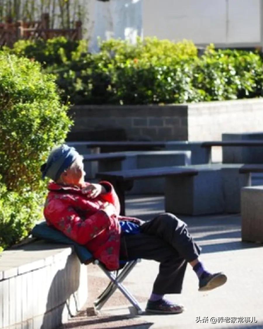 中老年人，中午晒10分钟太阳，胜过睡一觉！
 
山东第一医科大学附属省立医院主治