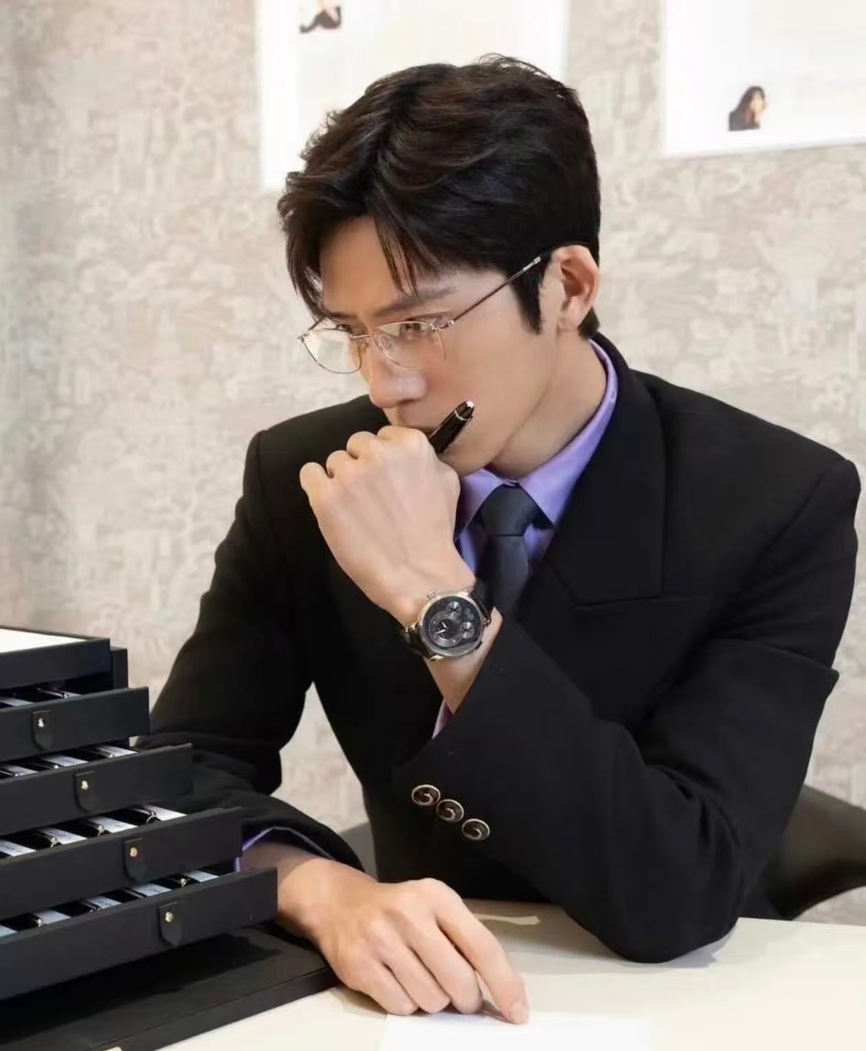 栾念宣布专家vs黄子韬宣布成团 老观众才能get到的趣味联动，栾念宣布专家，黄子