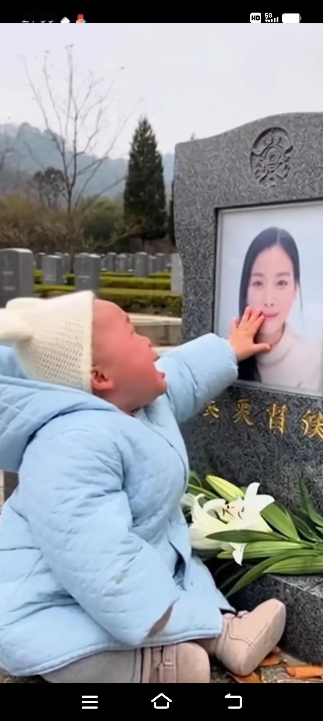 泪水猝不及防漫上眼眶，离世已八月的妻子，终于在梦里对丈夫开口：我太想宝宝了，有空