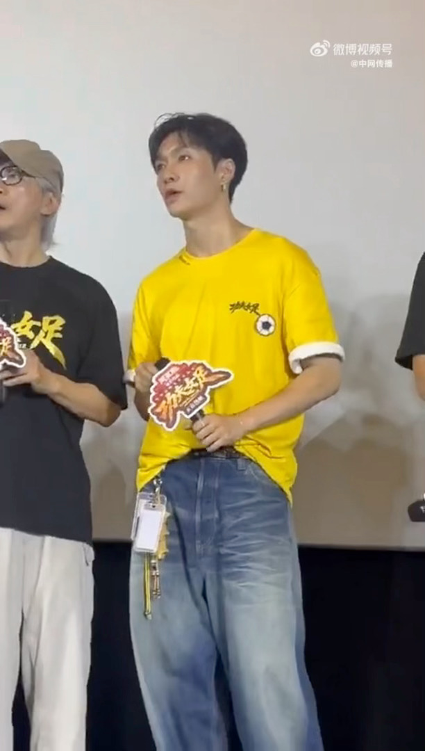 张艺兴手语回应听障影迷表白张艺兴手语与听障粉丝交流梦回不说话的爱长沙路演暖心一幕