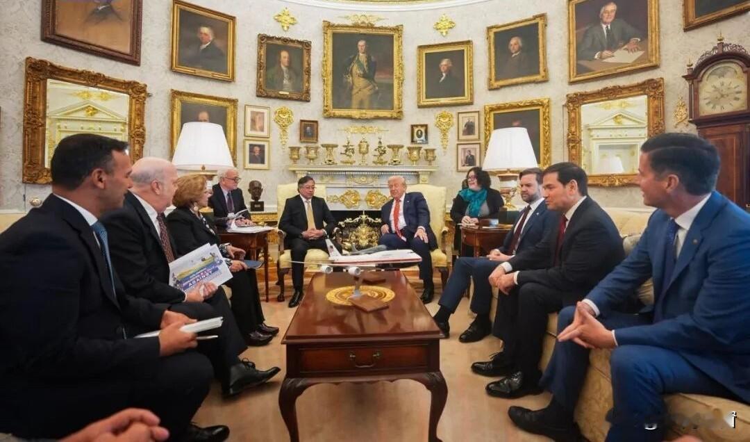 别信特朗普那套“会谈超成功”的鬼话！哥伦比亚这波主动到离谱，先引渡毒贩再凑白宫热