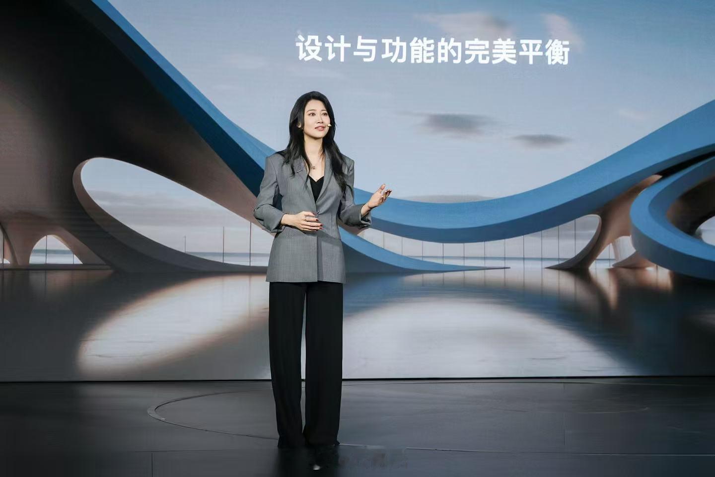 沃尔沃发布了 SMA 超级混动架构，以及基于这个架构的首款车 XC70。SMA 