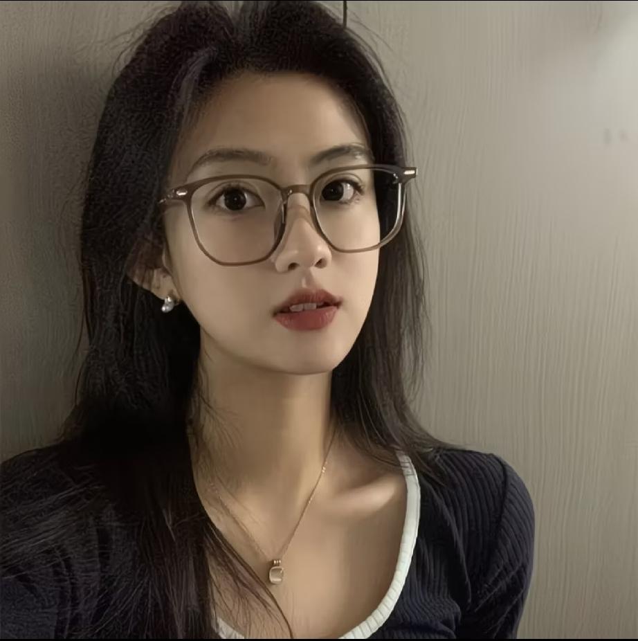 这款冷茶色的眼镜还是挺不错的哟