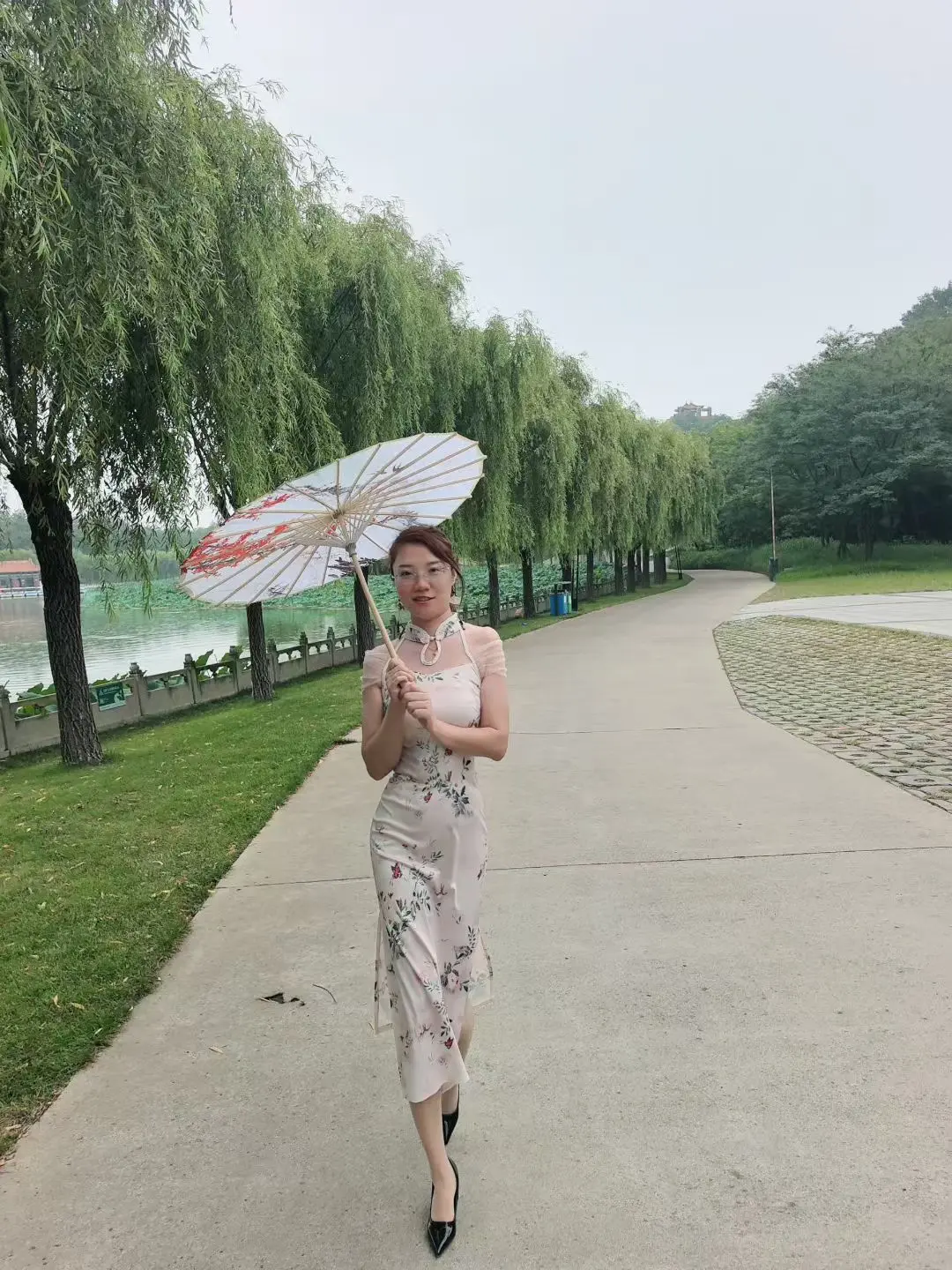 旗袍姐姐。拿捏旗袍！