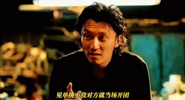 好奇“广西谢霆锋”长啥样，先看看正主谢霆锋。11月16日网友晒出和42岁谢霆锋的