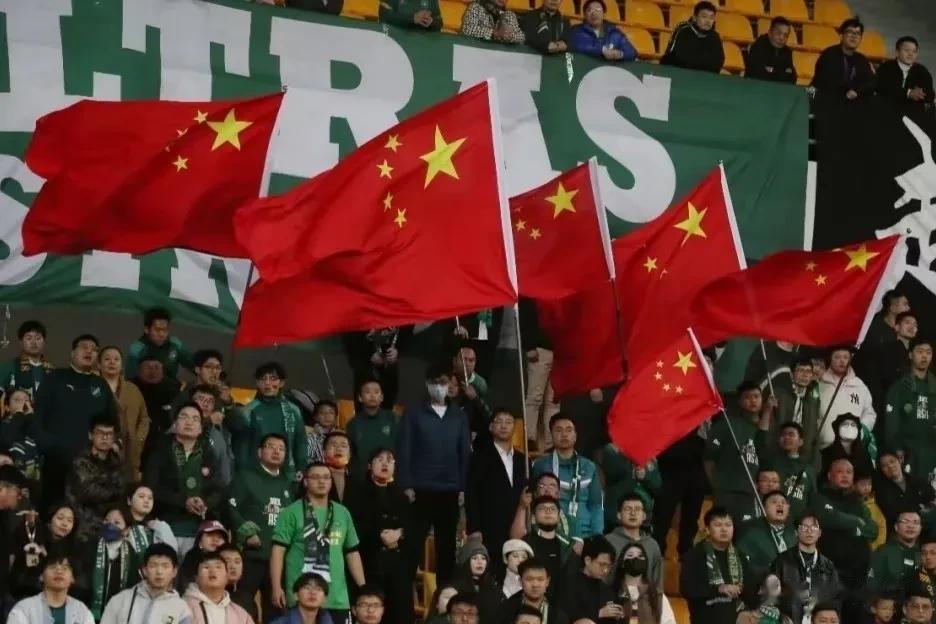 泰国球队赢个上海海港就上天了？中国足球再不行，不一样赢你们国家队和俱乐部，武里南