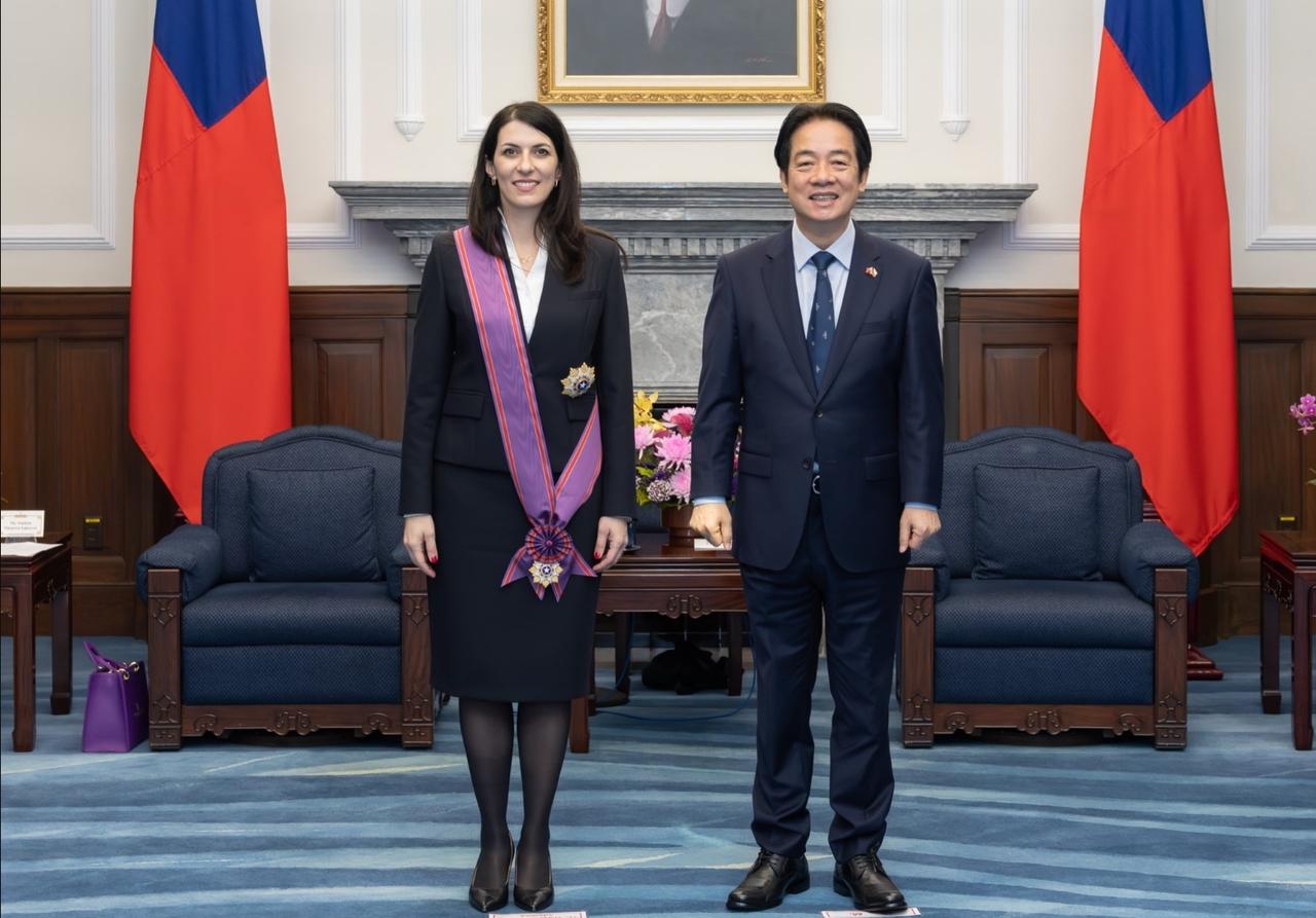 捷克众议院议长马克塔·佩卡罗娃·亚当诺娃窜访台湾，被赖授予“景星勋章特别大绶”