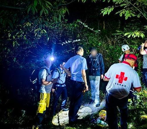 上海一少年深夜独自进入清凉峰探险，不料迷失方向，在山中兜兜转转许久，最终因体力不