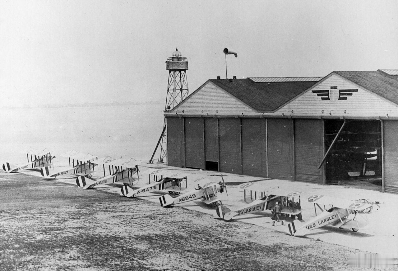 1924年9月4日，美国寇蒂斯的F4C-1舰载战斗机首飞。海军飞机工厂TS-1（